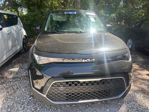 Used 2023 Kia Soul LX w/ LX Technology Package image 3