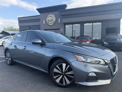 Used 2021 Nissan Altima 2.5 SV FWD image 1