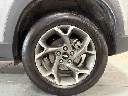 Certified 2025 Chevrolet Trax LT w/ LT Convenience Package image 11