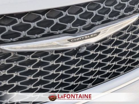 Certified 2024 Chrysler Pacifica Touring-L image 9