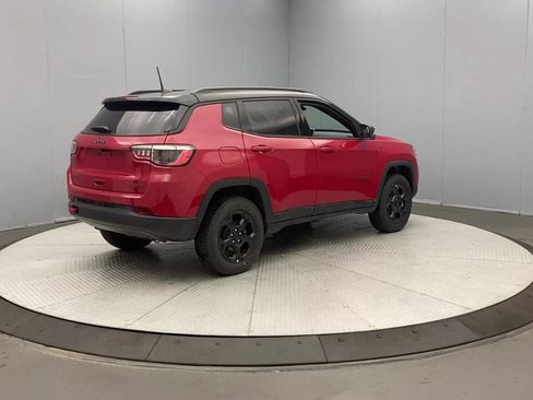 Used 2023 Jeep Compass Trailhawk w/ Trailhawk Convenience Group AWD/4WD image 5