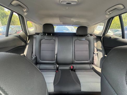 Used 2025 Chevrolet Trax LT FWD image 37