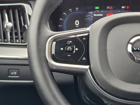 Used 2023 Volvo XC60 B5 Ultimate w/ Climate Package image 40