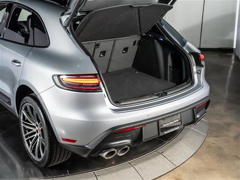 Certified 2026 Porsche Macan AWD/4WD image 32