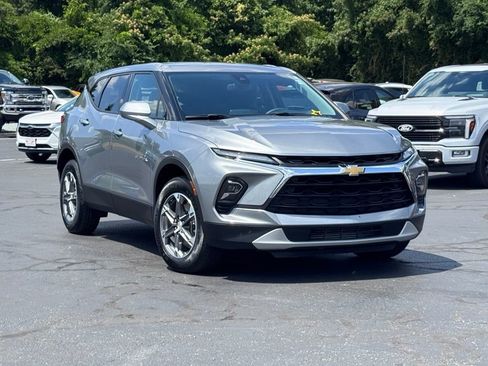 Used 2025 Chevrolet Blazer LT AWD/4WD image 1