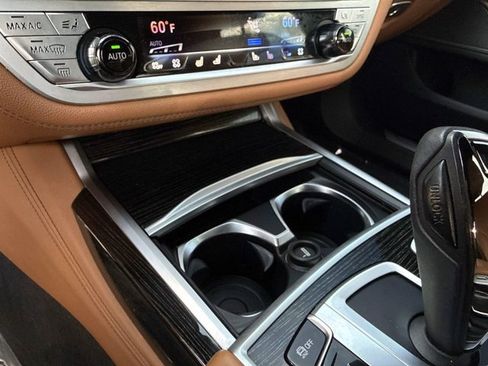 Used 2019 BMW 750i RWD image 26