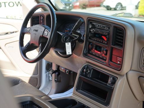 Used 2003 GMC Sierra 1500 SLT w/ SLT Preferred Equipment Group AWD/4WD image 16