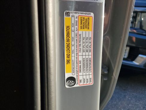 Used 2024 GMC Sierra 2500 AT4 w/ AT4 Premium Plus Package AWD/4WD image 32