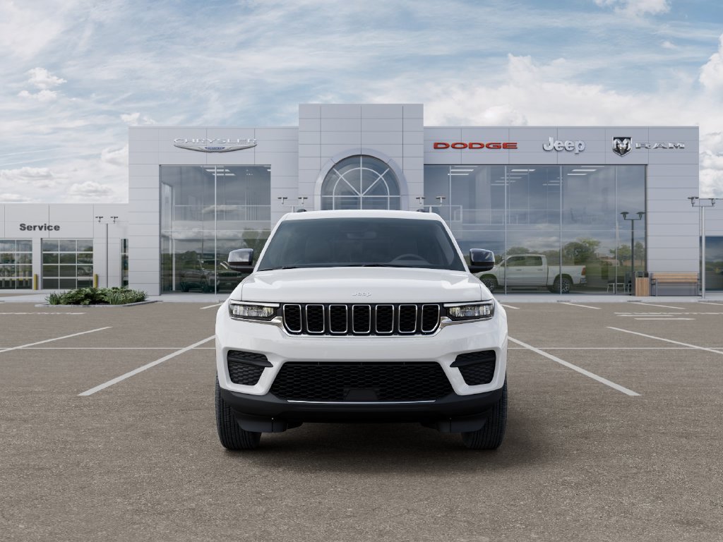 New 2027 Jeep Grand Cherokee Laredo RWD image 6