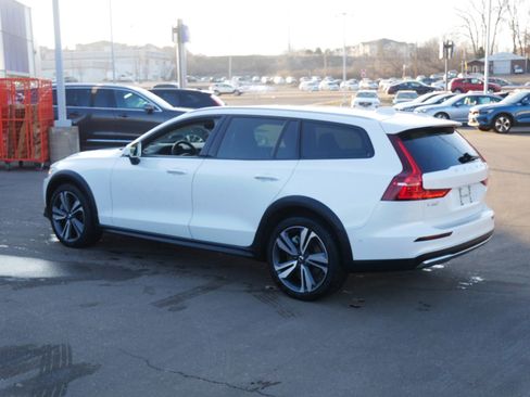 Used 2024 Volvo V60 B5 Cross Country Plus w/ Protection Package Premier image 5