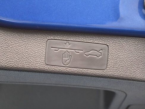 Used 2022 Volkswagen Jetta SE w/ Panoramic Sunroof Package image 12