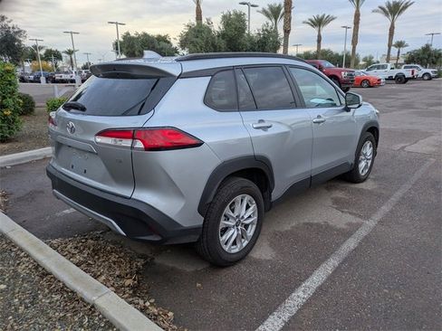 Used 2022 Toyota Corolla Cross LE image 4