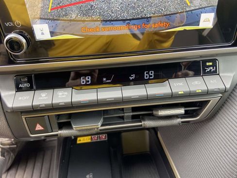 Used 2025 Toyota Camry SE image 23