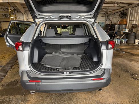 Used 2020 Toyota RAV4 XLE w/ Convenience Package AWD/4WD image 18