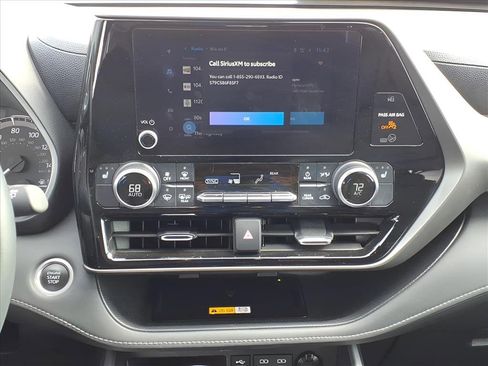 Used 2024 Toyota Highlander XLE image 23