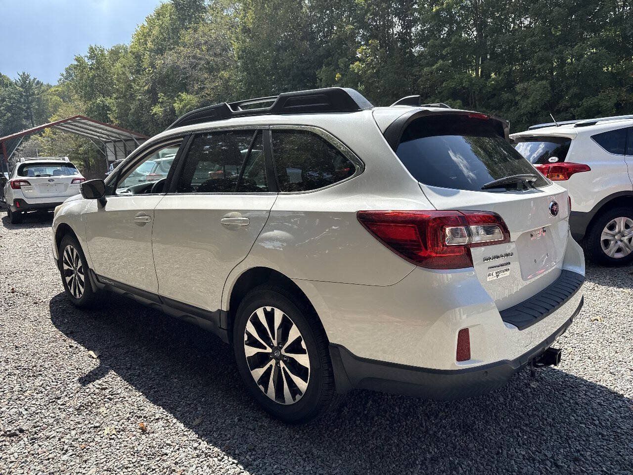 Used 2017 Subaru Outback 2.5i Limited AWD/4WD image 3
