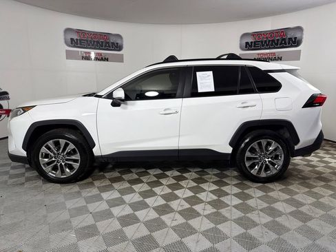 Used 2020 Toyota RAV4 XLE Premium image 7
