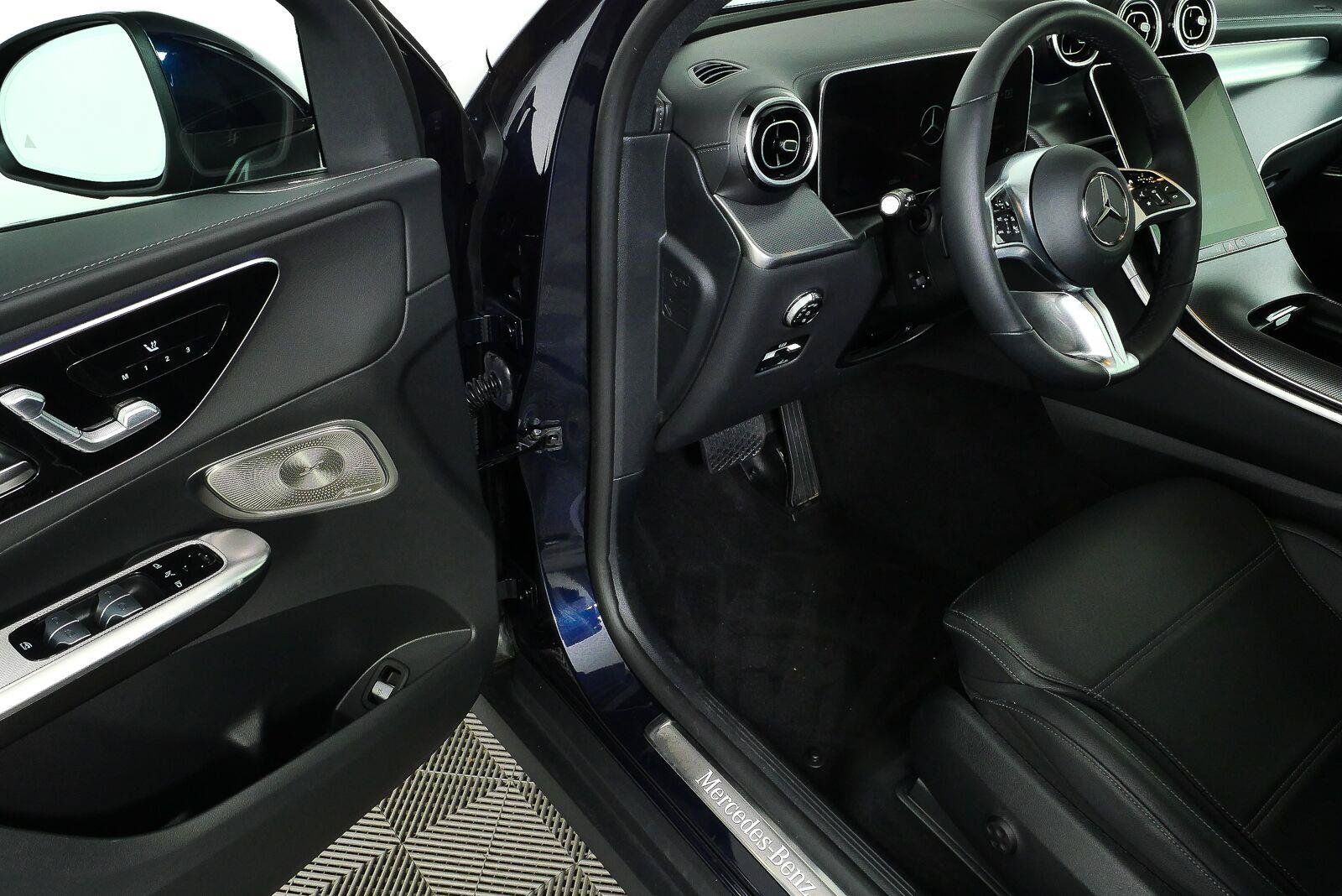 Used 2024 Mercedes-Benz GLC 300 4MATIC image 8