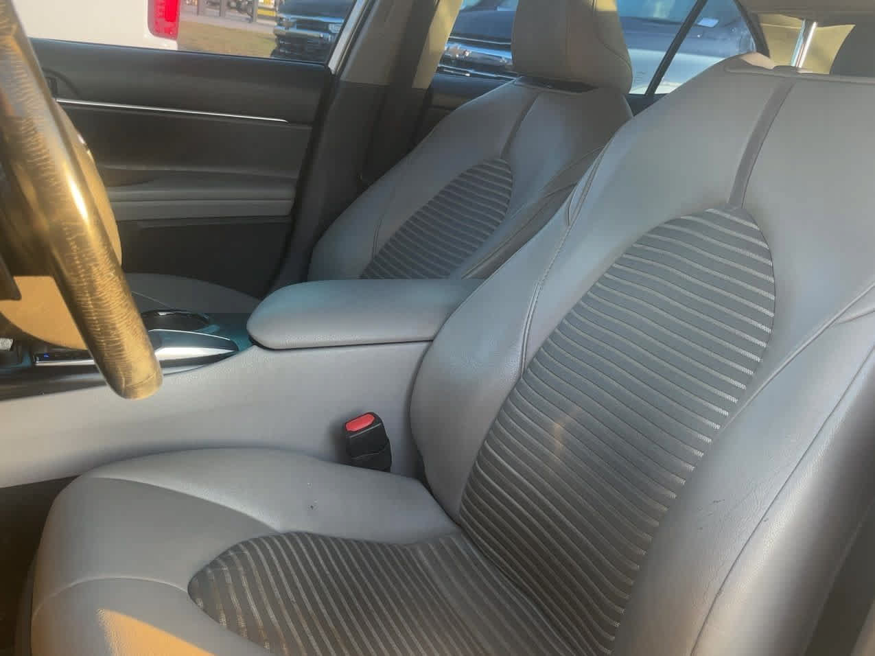 Used 2020 Toyota Camry SE FWD image 5
