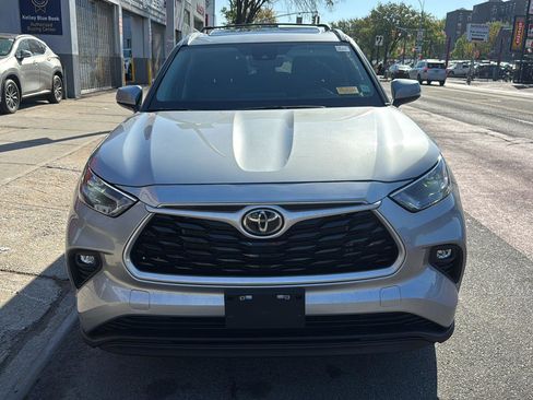 Used 2023 Toyota Highlander XLE image 10