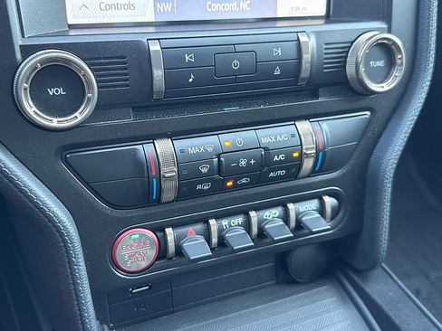 Used 2021 Ford Mustang Shelby GT500 w/ Carbon Fiber Track Pack RWD image 15
