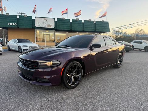 Used 2020 Dodge Charger SXT w/ Blacktop Package image 1