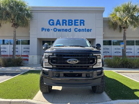Used 2022 Ford F250 Lariat w/ Black Appearance Package image 2