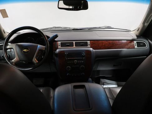 Used 2013 Chevrolet Suburban LT w/ Luxury Package AWD/4WD image 17