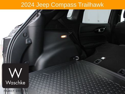 Used 2024 Jeep Compass Trailhawk w/ Trailhawk Elite Group image 19