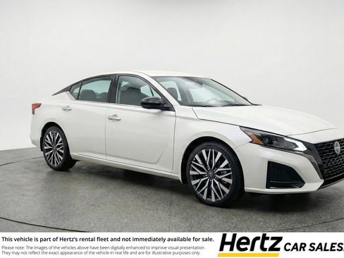 Used 2025 Nissan Altima 2.5 SV image 1