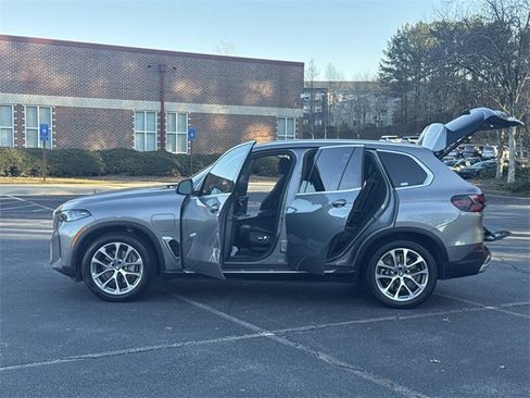 Used 2025 BMW X5 xDrive50e image 10