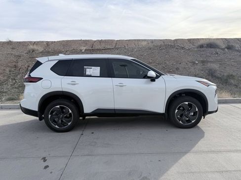 Certified 2025 Nissan Rogue SV image 4