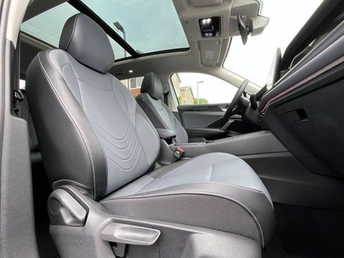 New 2026 Volkswagen Tiguan SE AWD/4WD image 12