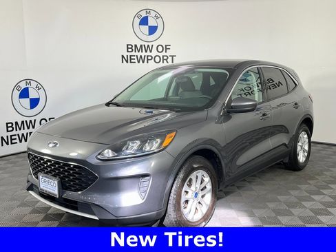 Used 2021 Ford Escape SE image 3