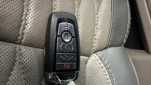 Used 2025 Ford F250 Platinum w/ Platinum Plus Package AWD/4WD image 47