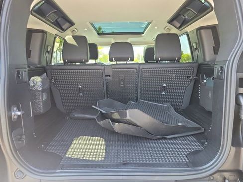 Used 2023 Land Rover Defender 110 SE AWD/4WD image 6