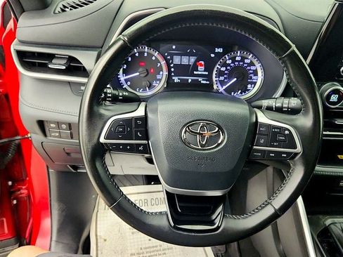 Used 2023 Toyota Highlander XSE AWD/4WD image 15