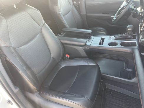 Used 2022 Toyota Sienna XSE FWD image 8