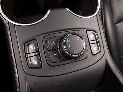 Used 2024 GMC Terrain SLT image 26