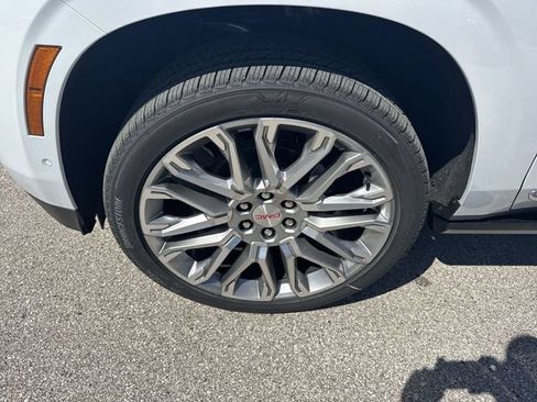 New 2026 GMC Yukon XL Denali w/ Denali Reserve Package AWD/4WD image 10