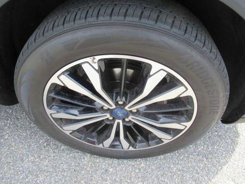 Used 2022 Ford Escape SE w/ SE Sport Appearance Package image 12