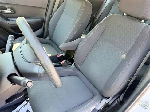 Used 2019 Chevrolet Trax LS FWD image 11