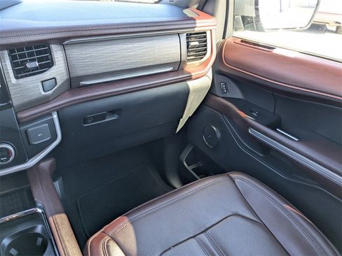 Used 2024 Ford Expedition Max Limited image 17