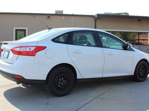 Used 2012 Ford Focus SE FWD image 29