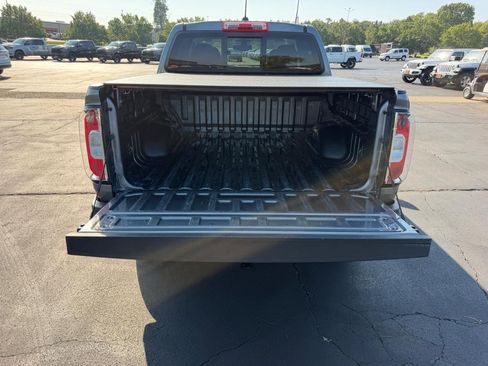Used 2022 GMC Canyon Elevation w/ Elevation Premium Package AWD/4WD image 5