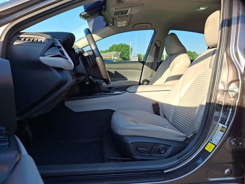 Used 2023 Toyota Camry SE FWD image 13