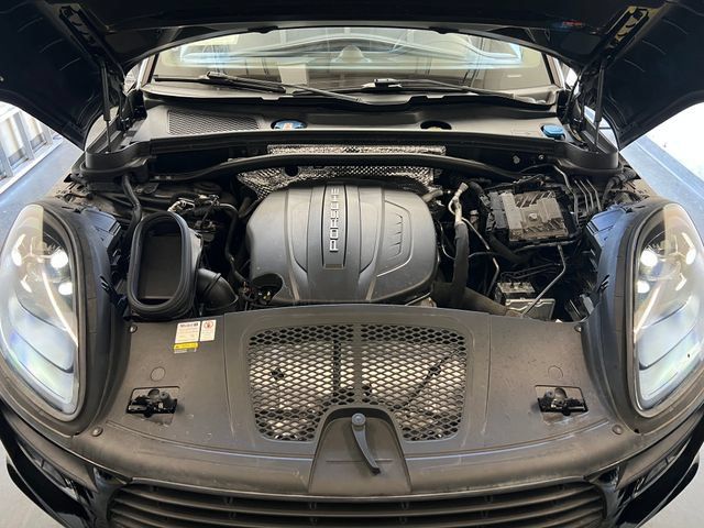 Used 2021 Porsche Macan AWD/4WD image 42