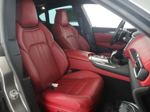Used 2019 Maserati Levante S GranSport image 12