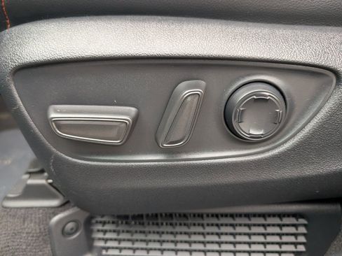 Used 2023 Toyota Sienna XSE w/ XSE Plus Package AWD/4WD image 17
