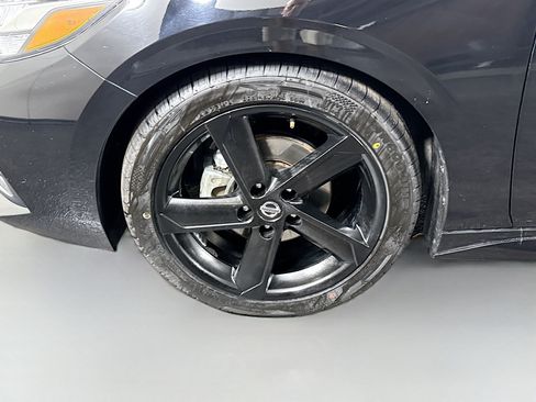 Used 2023 Nissan Sentra SR w/ Midnight Edition Package FWD image 38
